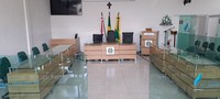 Câmara Municipal de Campina Verde apresenta móveis novos para o plenário