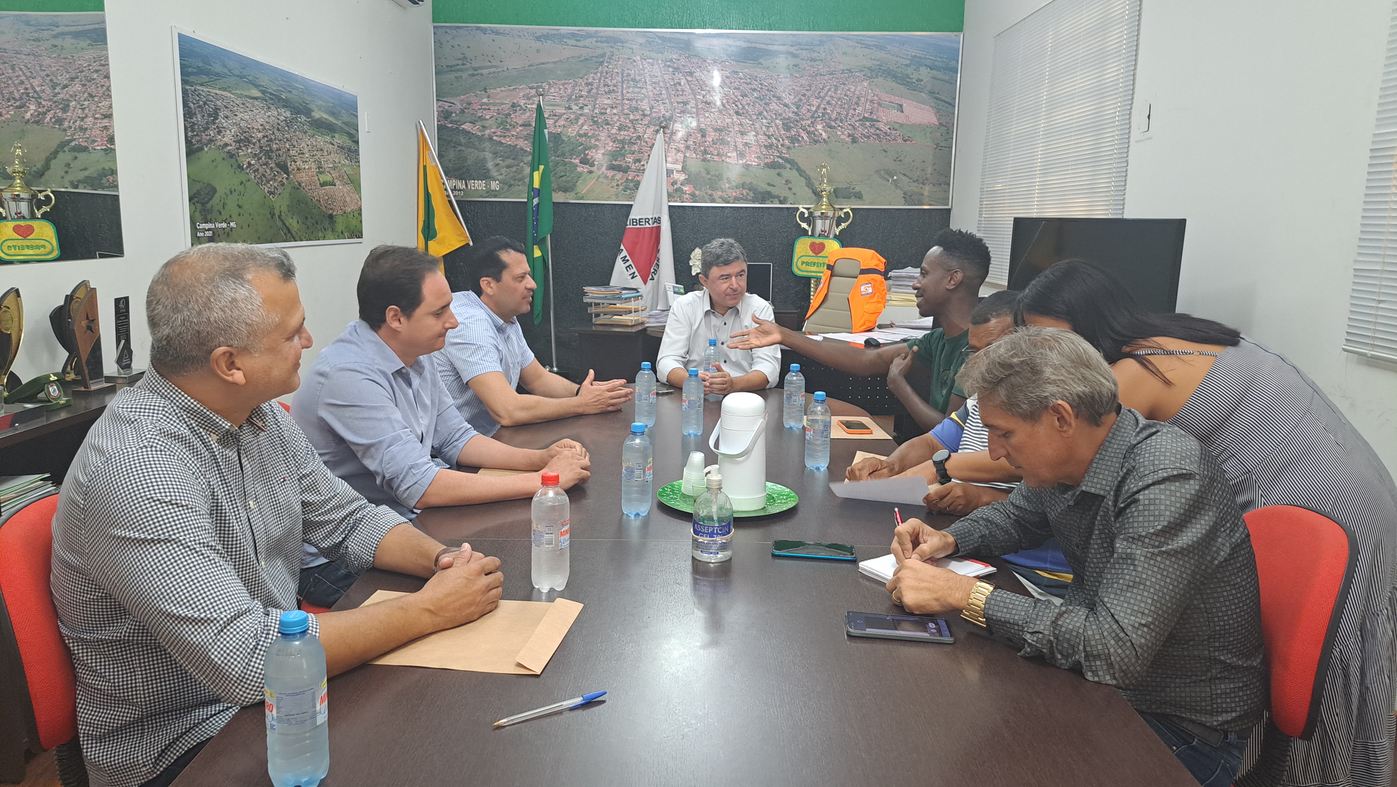 Vereadores recepcionam deputado estadual João Junior na prefeitura municipal